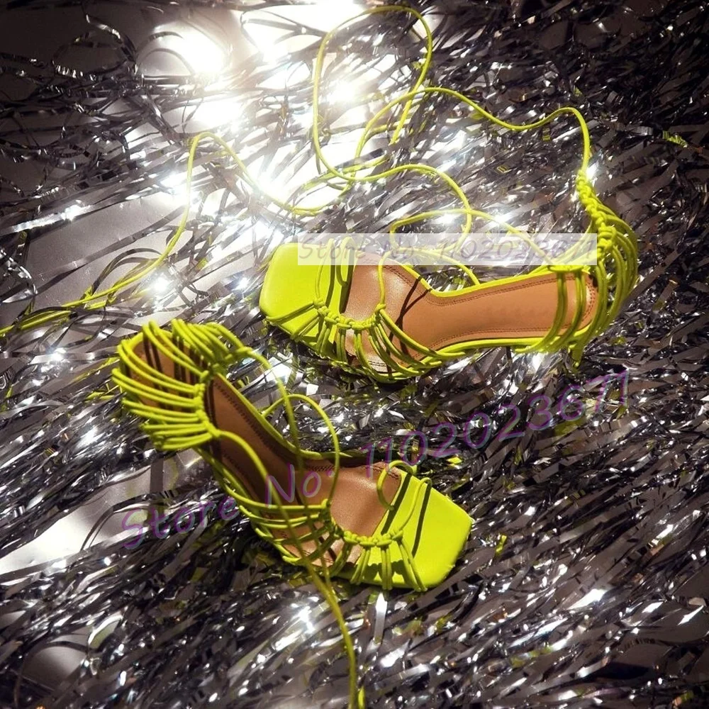 Sandálias chiques com cordões  - Sandal Strappy Heeled avaliação e preço